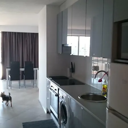 Tres Castelos 1203 Портіман